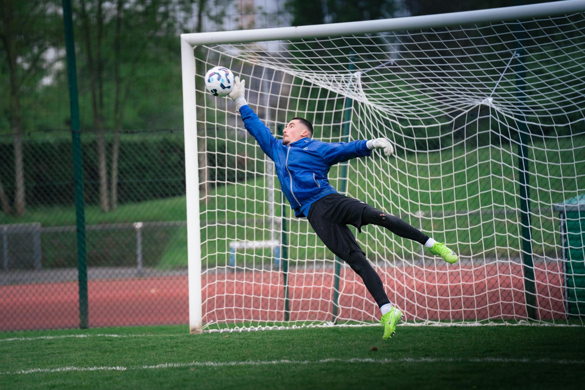 Keeper Hellevoetsluis op proef bij Willem II