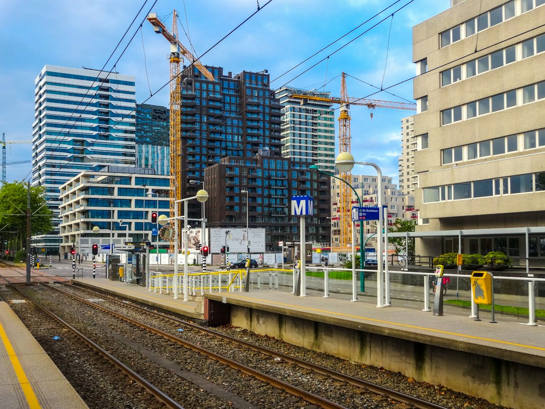 Partijen slaan alarm over toekomst van Rijnenburglijn en duizenden nieuwe woningen
