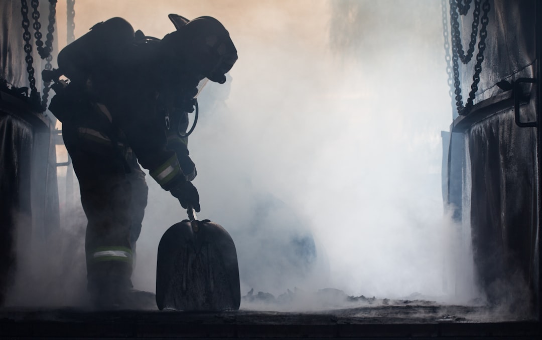 Brandweer helpt vissen aan extra zuurstof in Ridderkerk