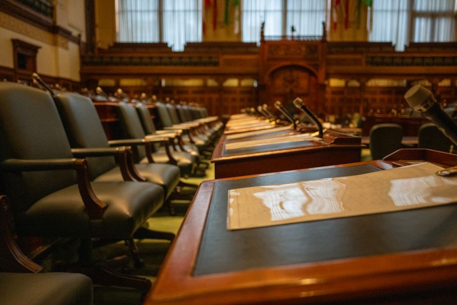 SP stelt vragen over salarisverhoging Rotterdams college: ‘Het gevolg van politieke en economische keuzes over wie hoeveel krijgt’