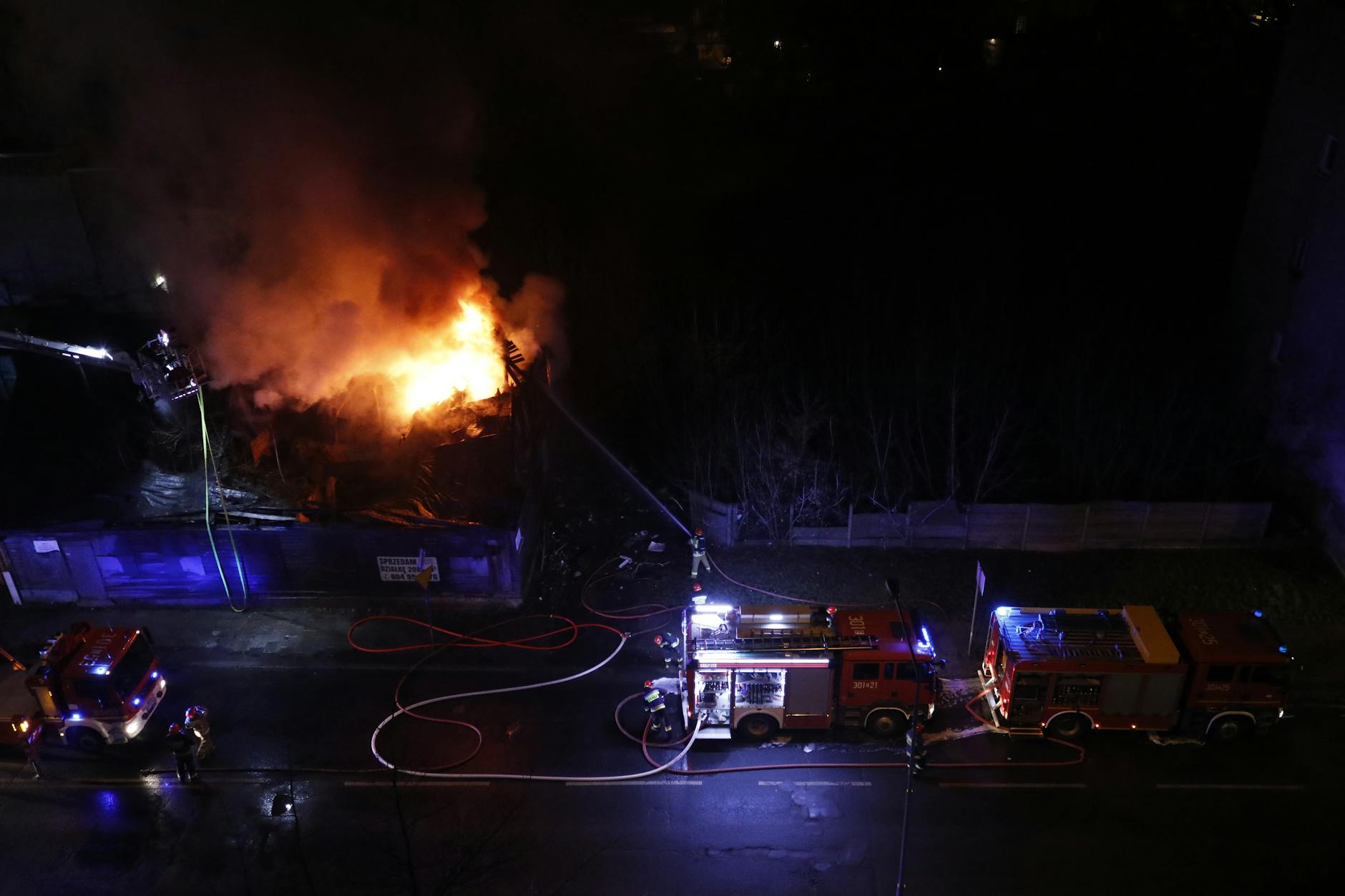 Mogelijk brandstichting bij busbrand in Den Bosch: bedrijfsbus volledig uitgebrand