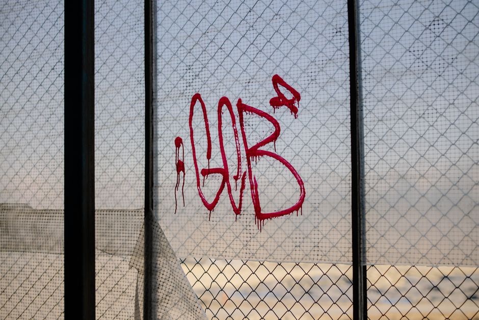 Bekladdingen op meer gebouwen in Rotterdam, nu drie locaties bekend: 'Pedofielen 282 SR ontvoerders'
