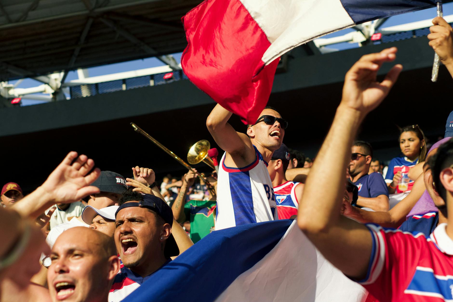 Beelden: Zo gingen de PSG fans uit hun dak tijdens uitslag Champions League
