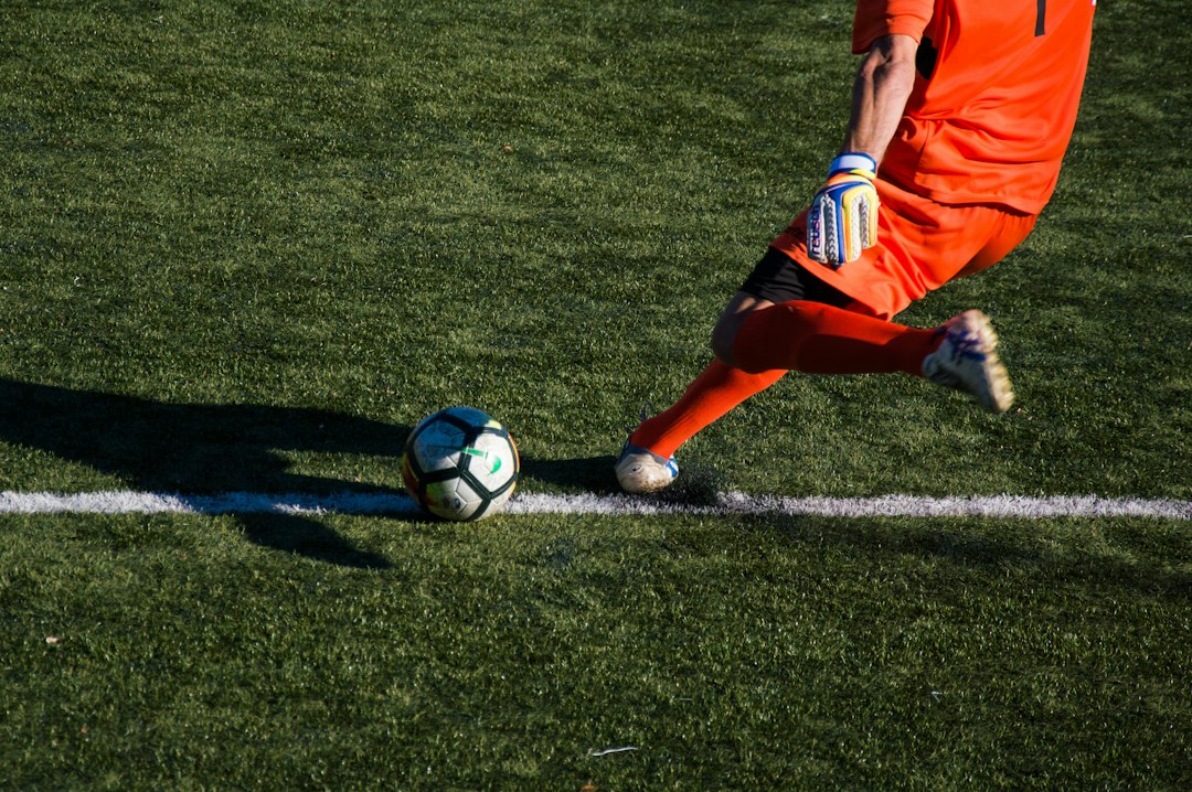 Amateurspeler scoort met geweldig afstandsschot