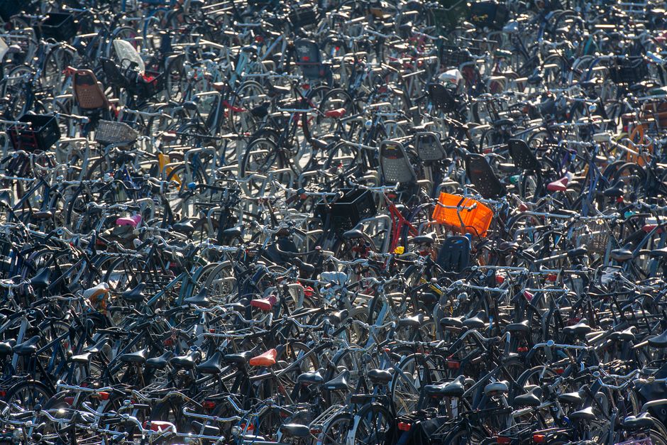 Is de fietsenstalling in Maassluis een uit de hand gelopen buurtwinkel geworden? ‘De exploitant is een onbetrouwbare partij’