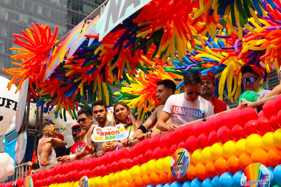 Deze sterren stalen de show bij Canal Parade: ’Wij geven niet op, want we zijn al zover gekomen’