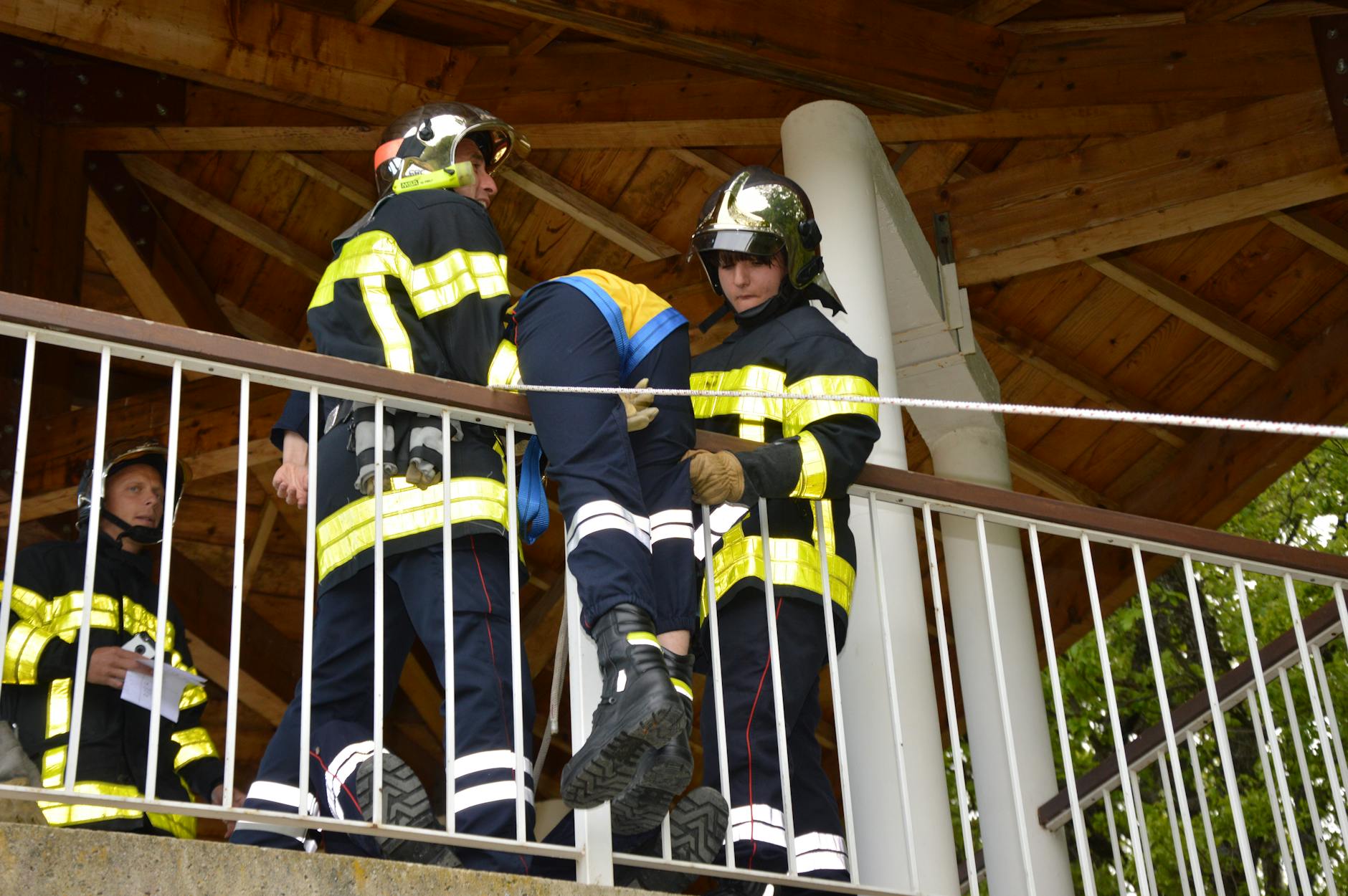 Brandweerkorpsen oefenen met complexe inzet tijdens wedstrijd in Reeuwijk