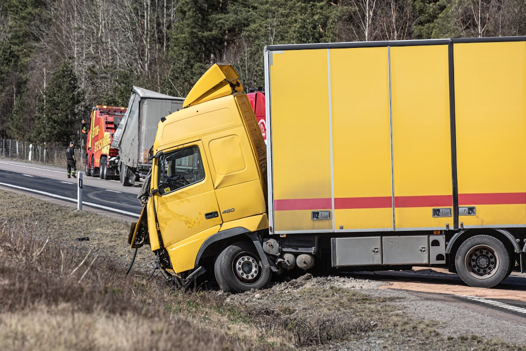 Kindje overleden na aanrijding met Albert Heijn-wagen in Dordrecht: ‘Eerst een klap, daarna getoeter en gegil’ - AD.nl