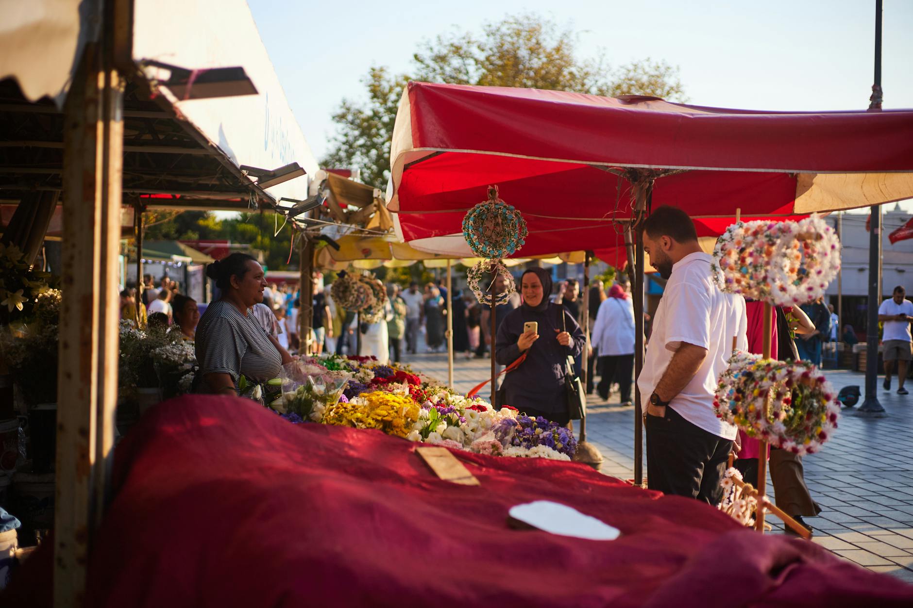 Let op: de warenmarkt in Delft is deze week niet op donderdag - indebuurt.nl