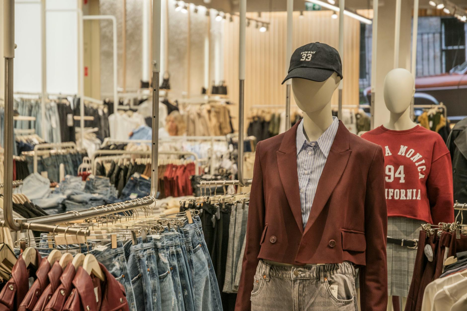 H&M heropent vernieuwde megawinkel in Rotterdam