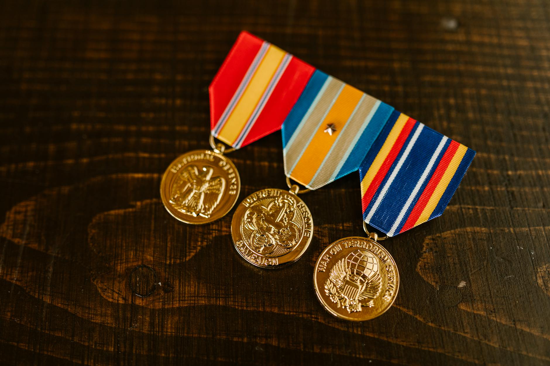 Zeven Almeerders ontvangen Koninklijke onderscheiding voor bijzondere inzet24 april 2026Van burgemeester Hein van der Loo kregen zij een lintje opgesp