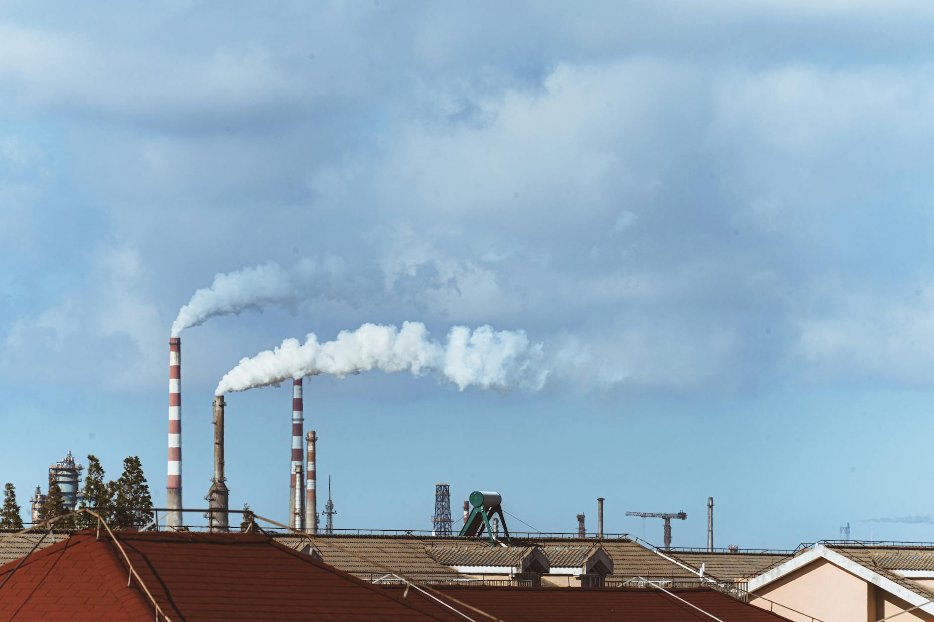 Eerst keiharde aanpak, nu krijgt vervuilende Hengelose asfaltfabriek weer meer tijd - Tubantia