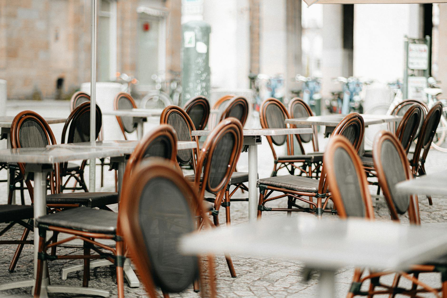 Goeiemorgen Delft! ☕ Vandaag onder meer aandacht voor horecaboetes op de Markt, een nieuw Italiaans restaurant en een slim lichtsysteem van een TU-student.