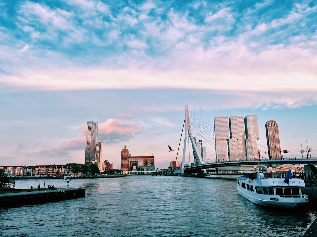 Premier Rob Jetten biedt excuses aan voor behandeling eerste generatie Molukkers: 'Verdriet en pijn in zoveel gezinnen'