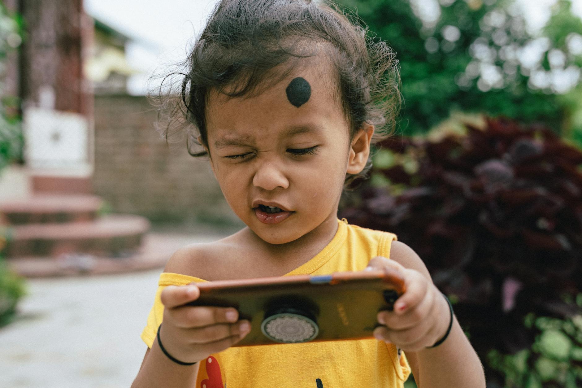 ‘Geef kinderen zo laat mogelijk telefoon’: dit vinden Rotterdammers van advies Arnhem