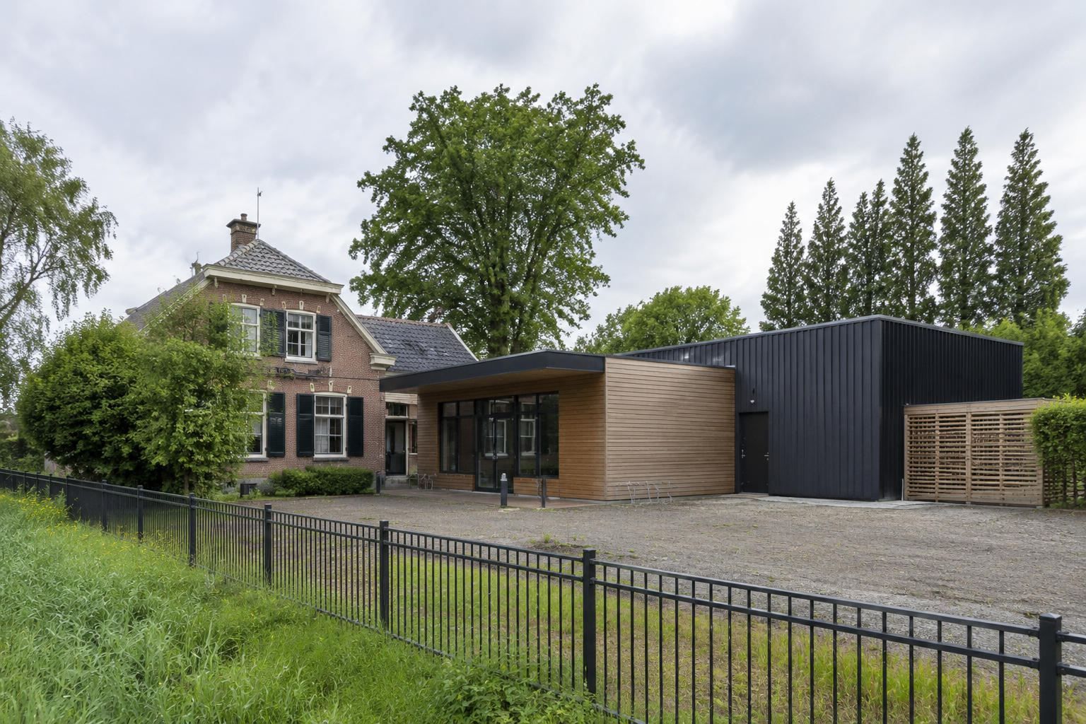 Definitieve beschikking omgevingsvergunning, het uitbreiden van een behandelcentrum (middenweg) Spoorlaan 19 te Zwammerdam gmb-2026-226401