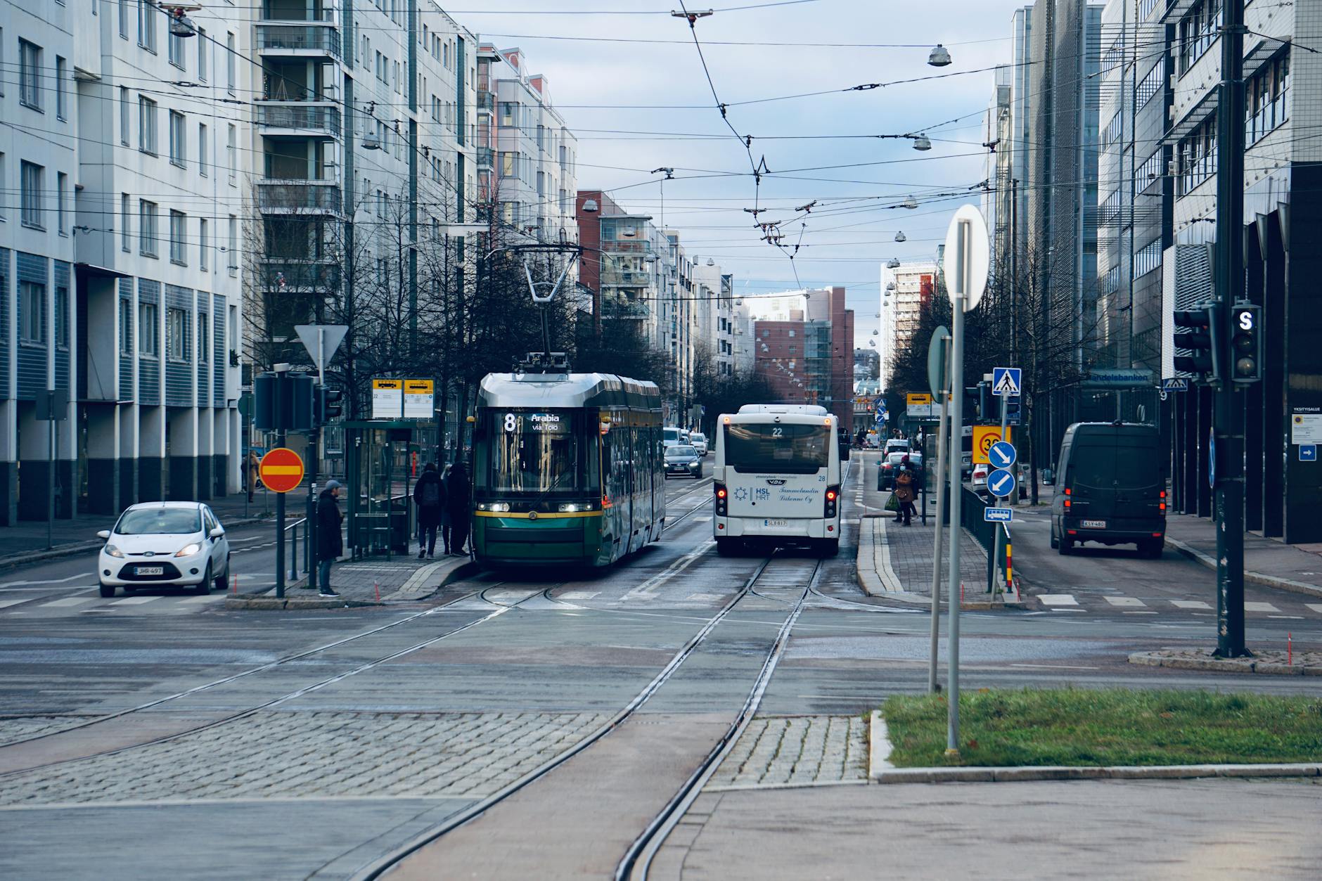 Gewonde bij botsing tussen tram en bedrijfsbus